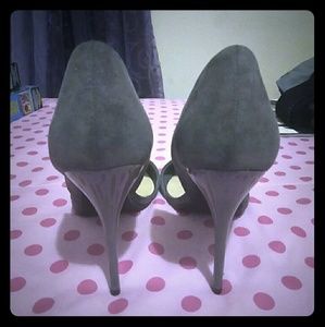 Just Fab Gray Suede Pumps